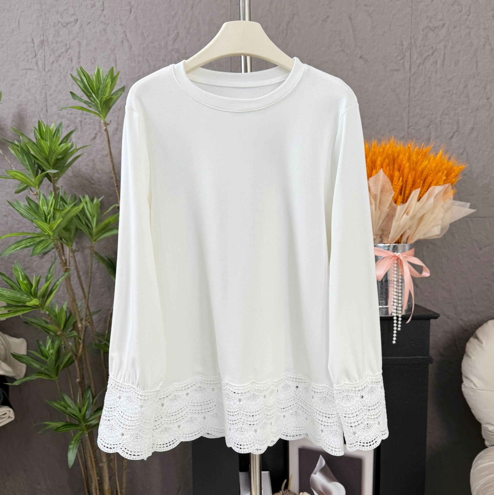 【LANFEIYA】冬季加绒白色时尚花边蕾丝打底衫 17118