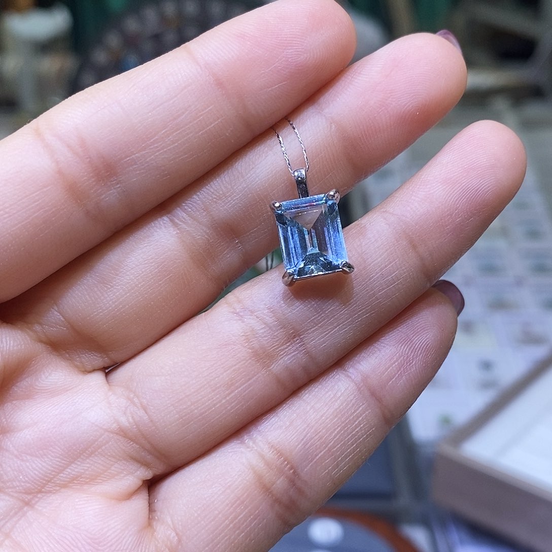 海蓝宝石吊坠(赠链)银S925镶嵌天然圣玛利亚