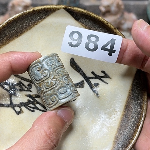 摆件军瓷器制作过程是根据不同种类材料所