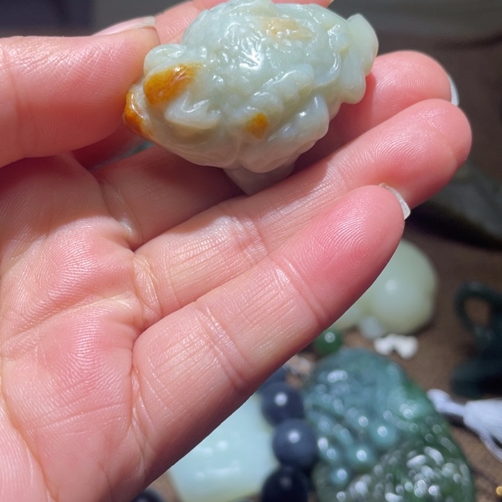 和田玉未镶嵌把件