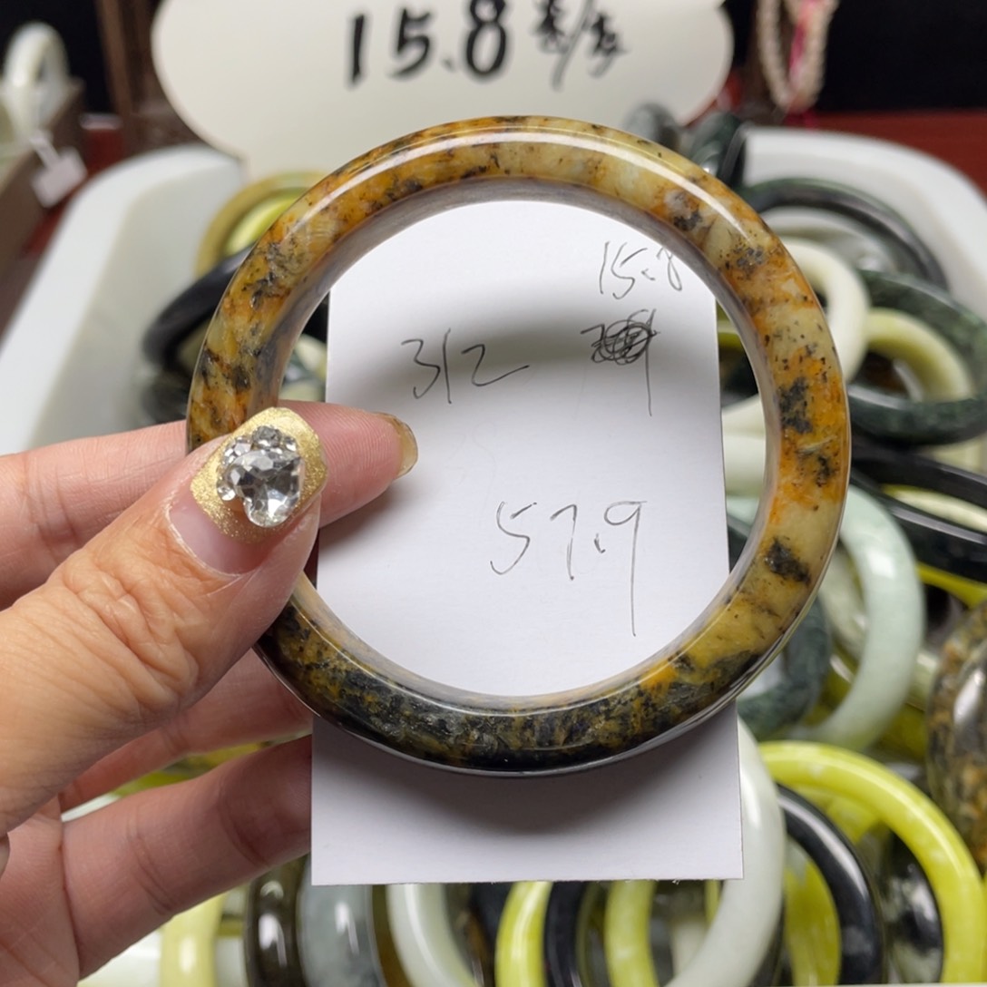 蛇纹石玉未镶嵌手镯