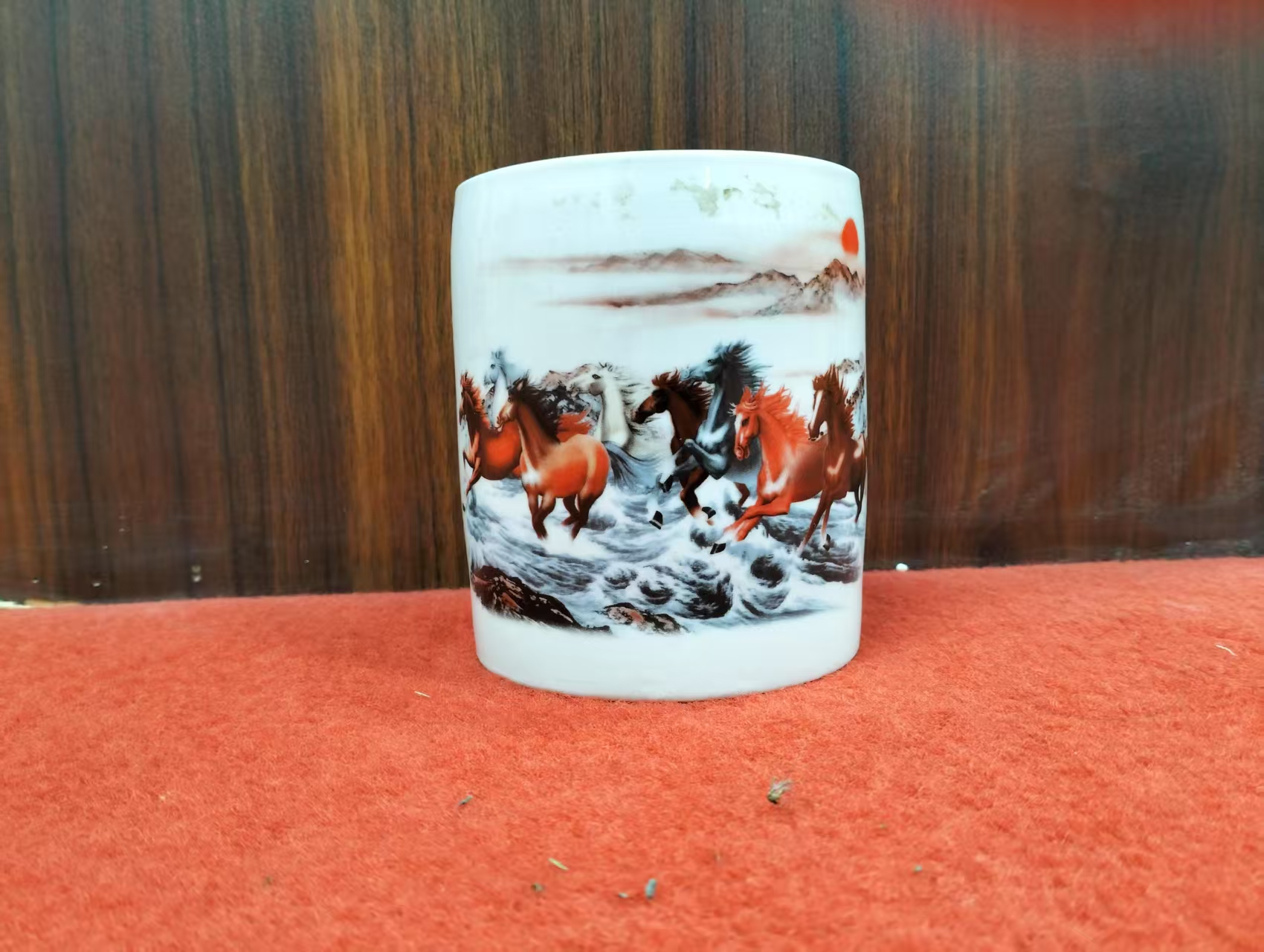 马到成功笔筒陶瓷