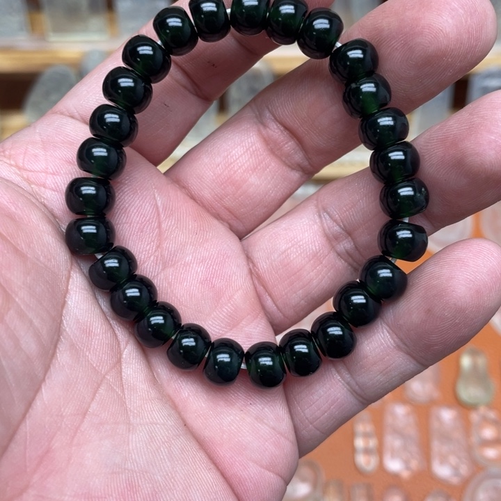 吧***爱蛇纹石玉未镶嵌颈饰