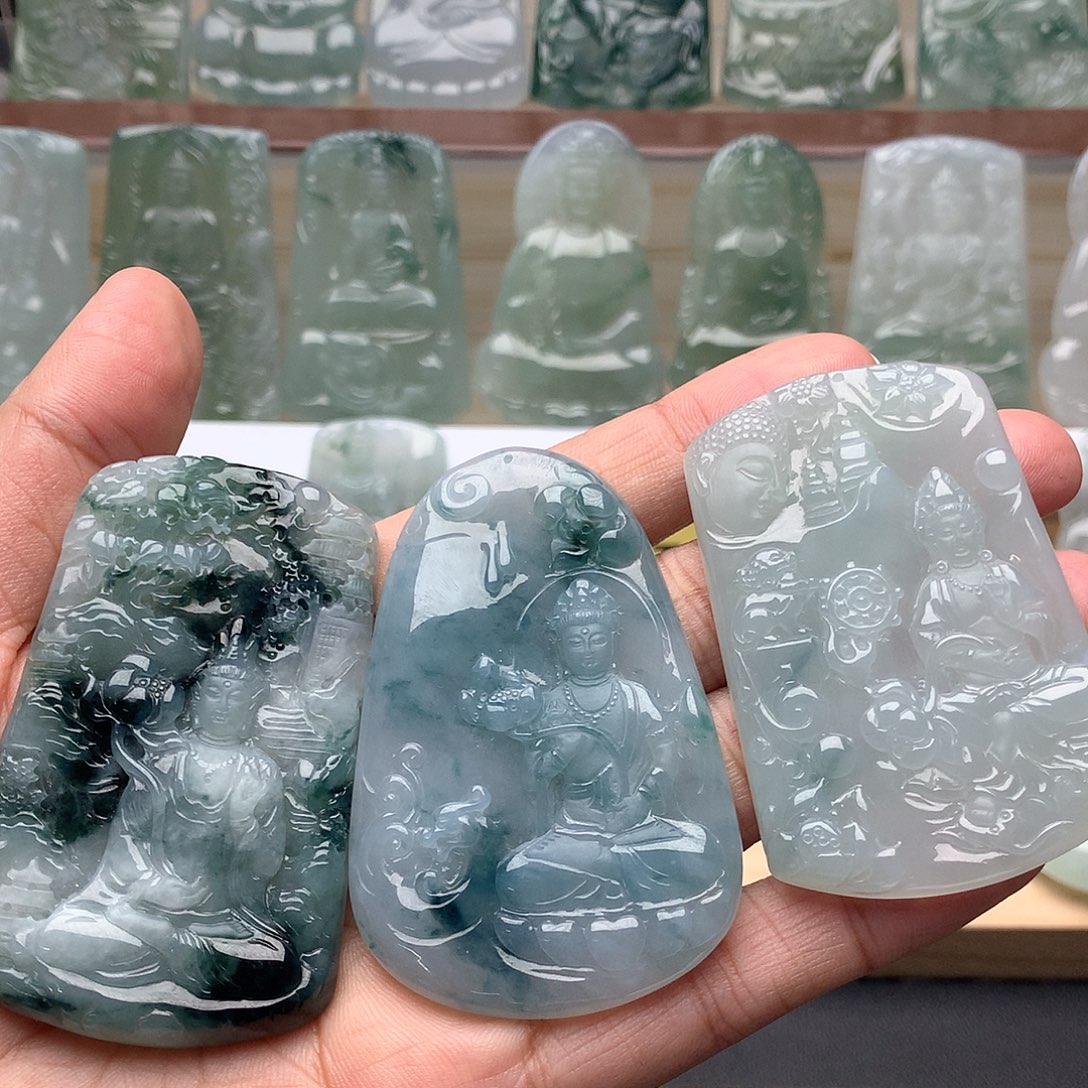 唯***ও翡翠未镶嵌颈饰大势至