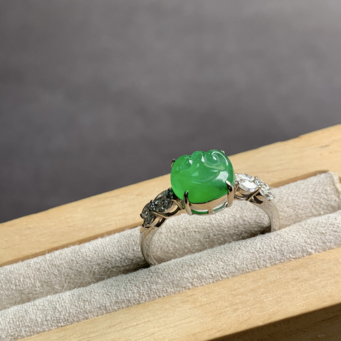 缅甸翡翠A货戒指正阳绿如意