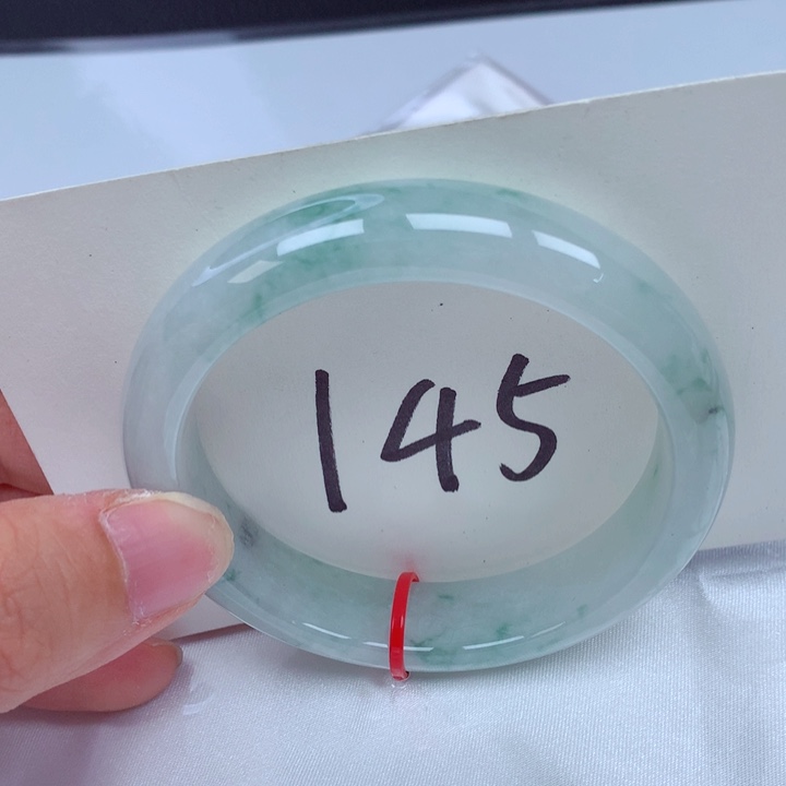 翡翠手镯未镶嵌翡翠