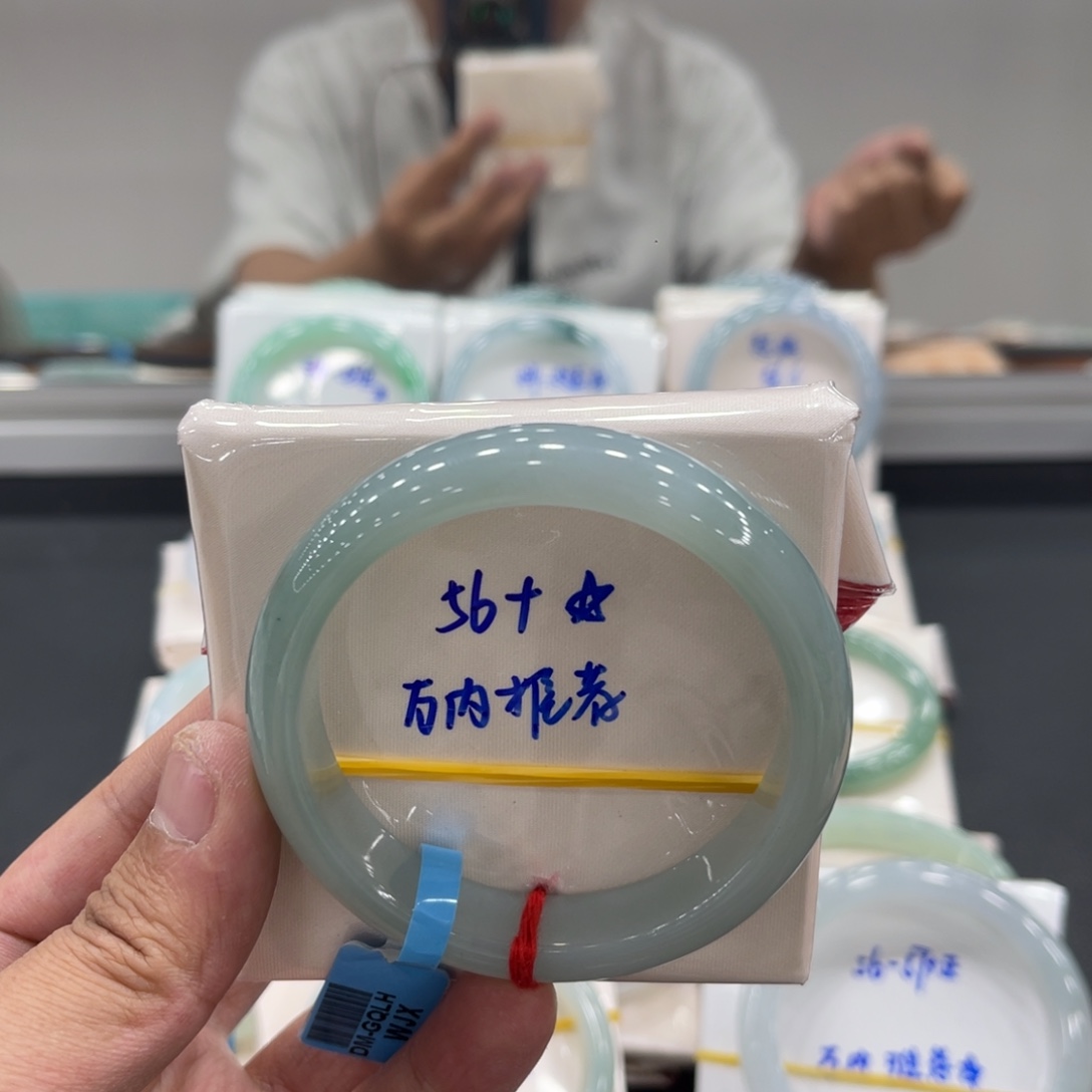 翡翠未镶嵌手镯缅甸翡翠