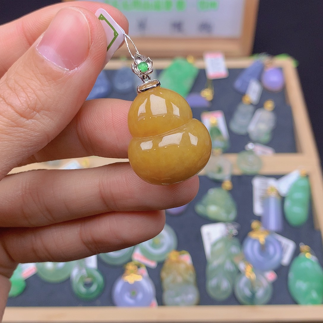 翡翠颈饰18K金镶嵌翡翠