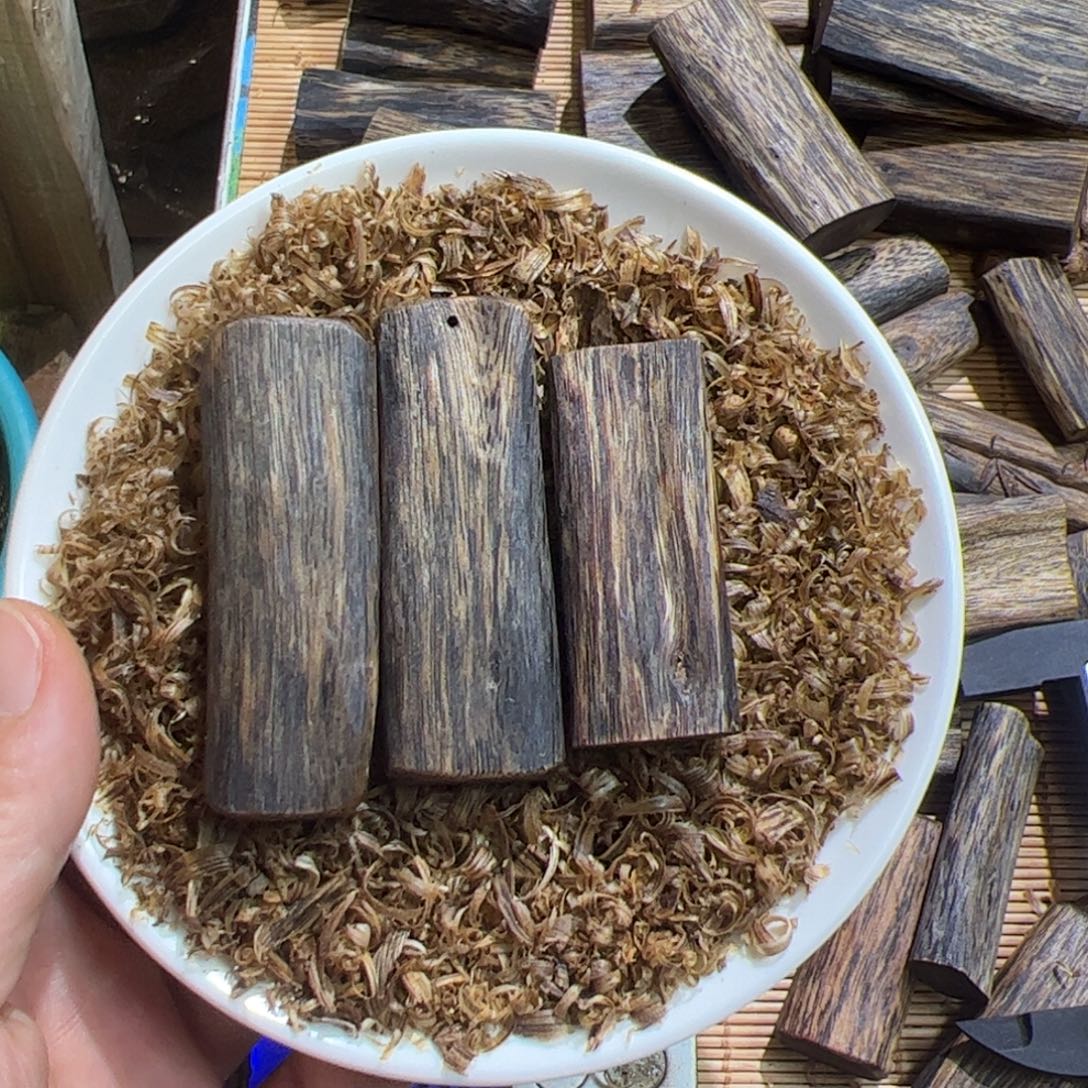 大***项沉香沉香碎屑白棋素牌23.5