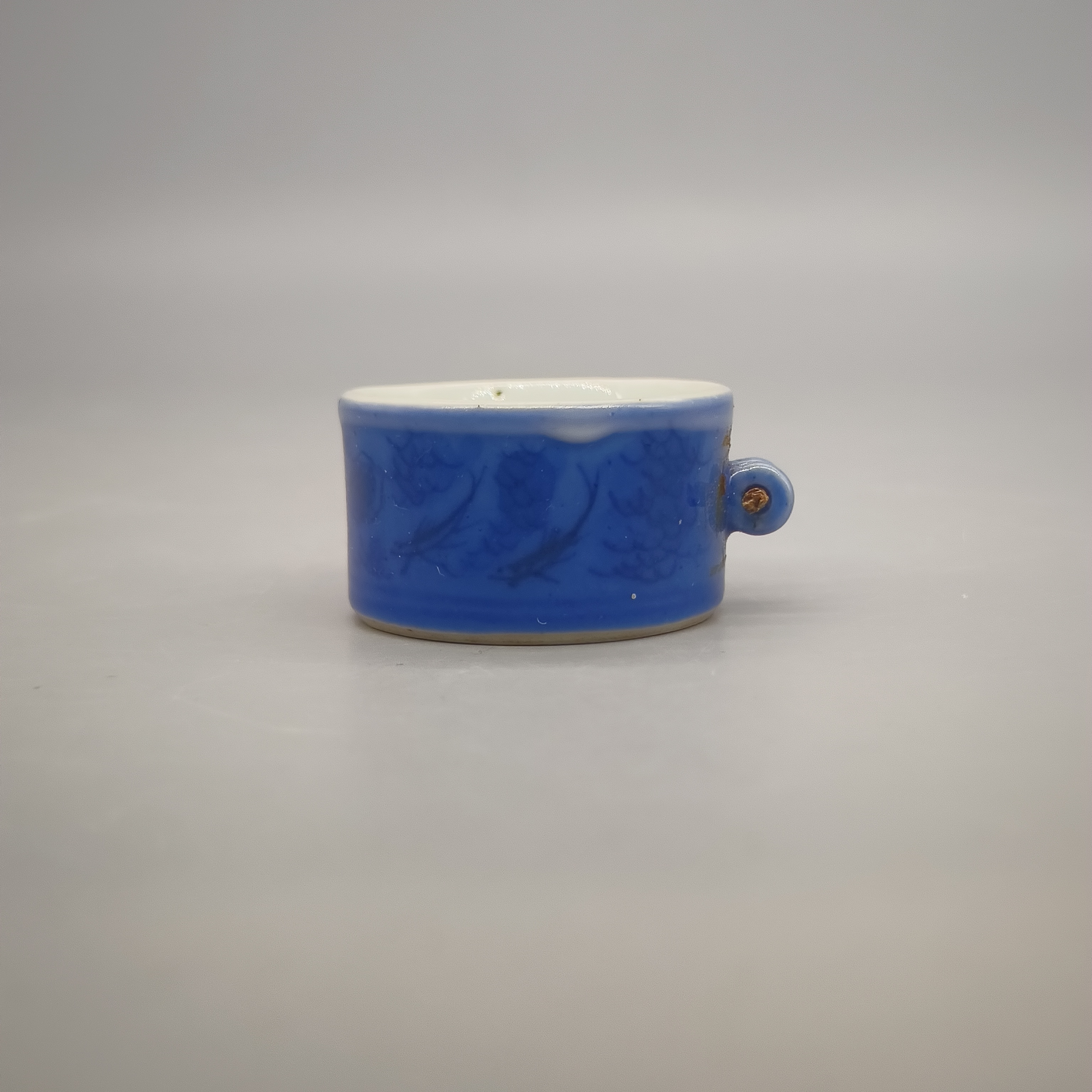 42501121*清中期蓝上蓝鱼藻纹鸟食缸/瓷器四/江苏省文物总店