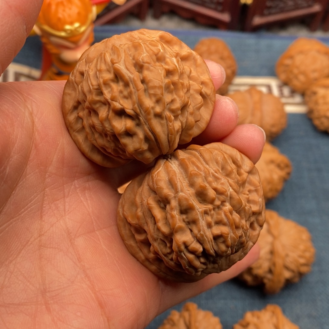 文玩核桃把件43.5全品汉高楼