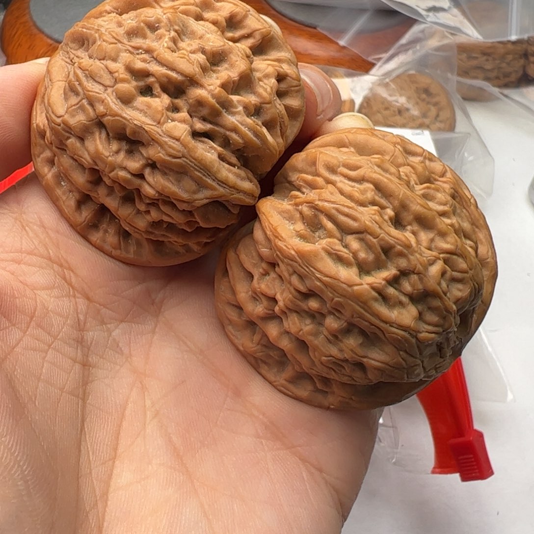 文玩核桃吊坠45虎头王