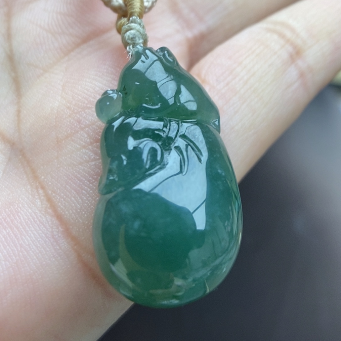 翡翠未镶嵌颈饰钱袋