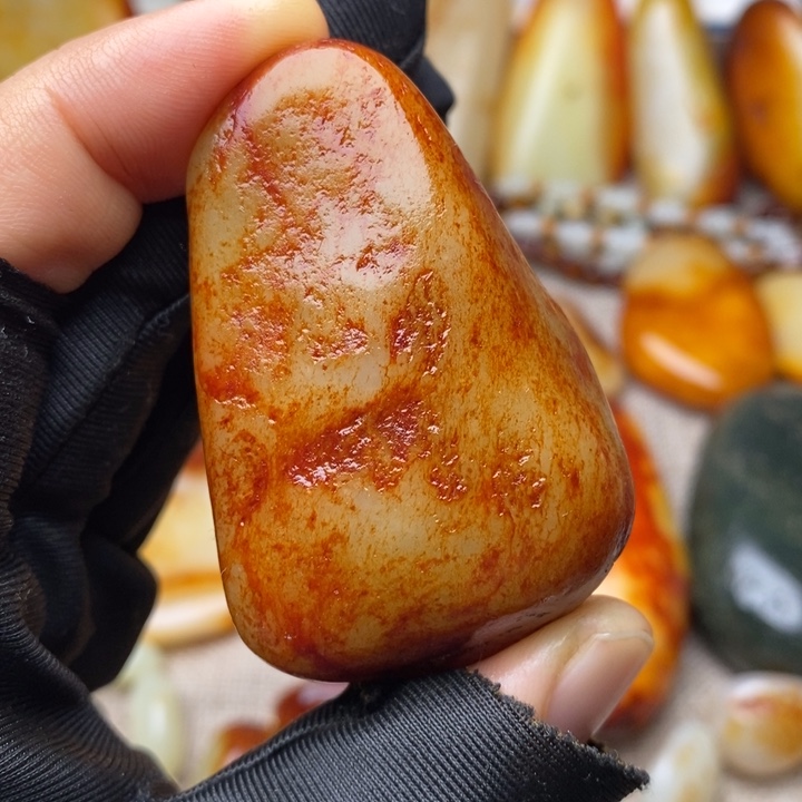 和田玉未镶嵌把件