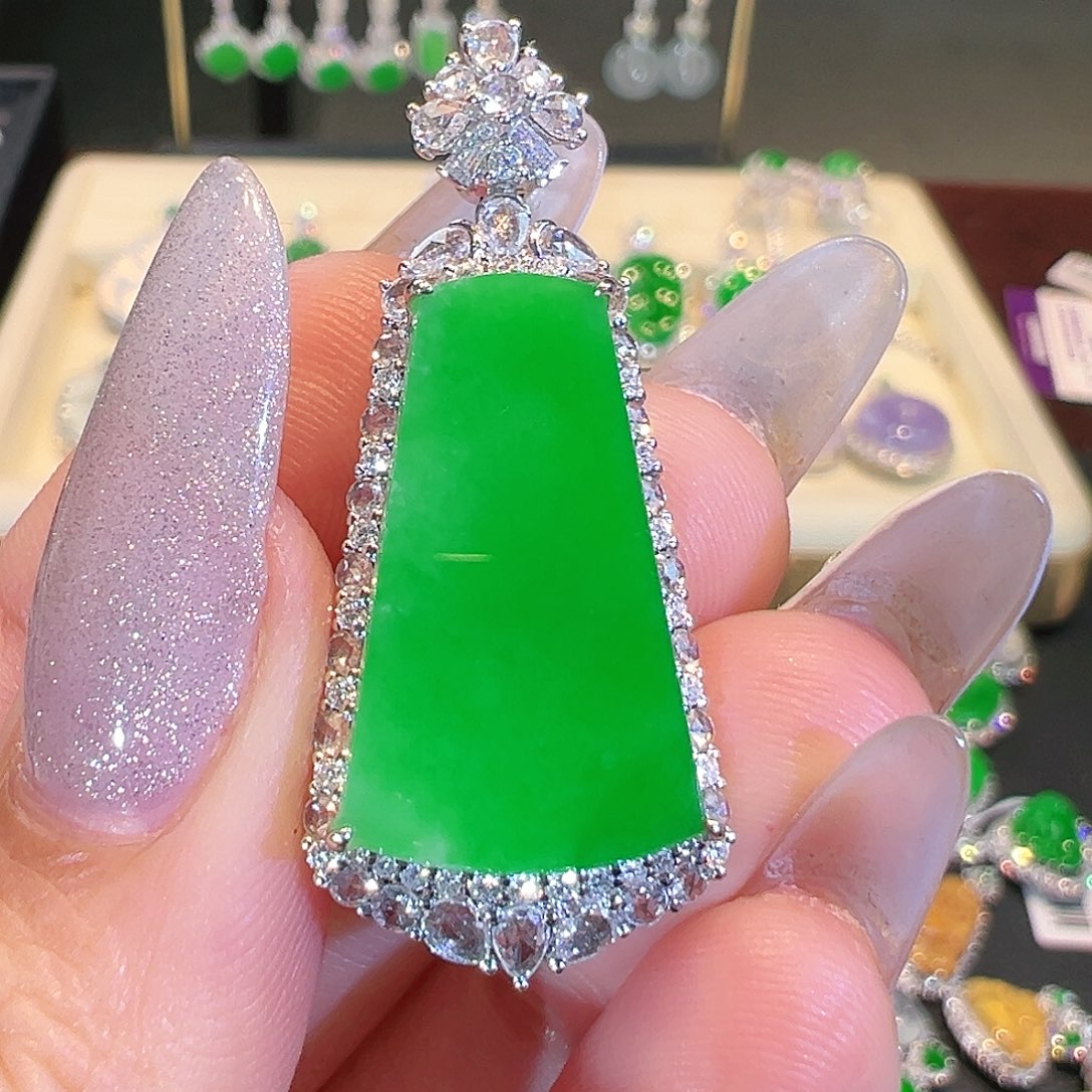 翡翠吊坠(不含链)18K金镶嵌翡翠