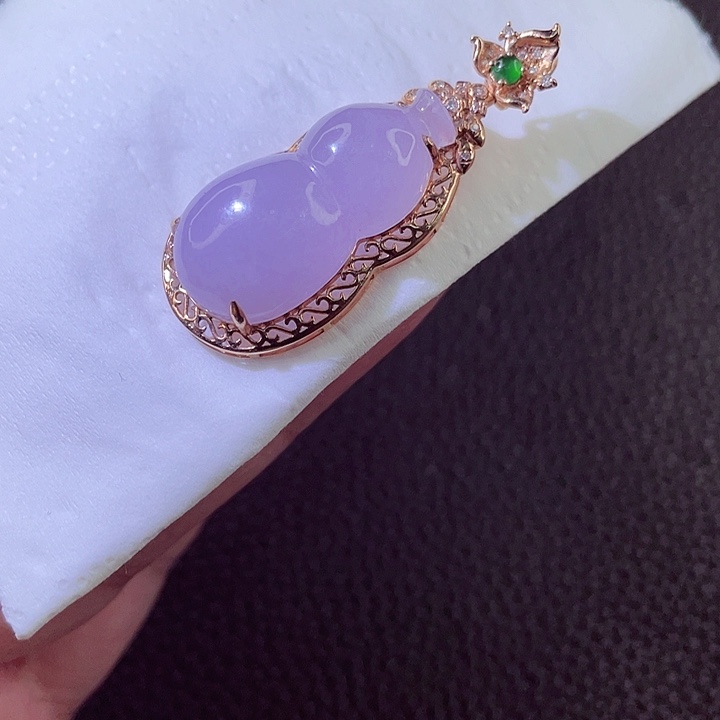 翡翠18K金镶嵌颈饰翡翠