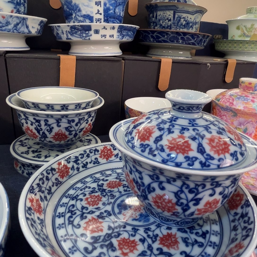 这些盖碗很漂亮！！！