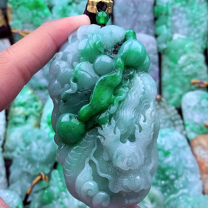 翡翠未镶嵌吊坠(不含链)虹*