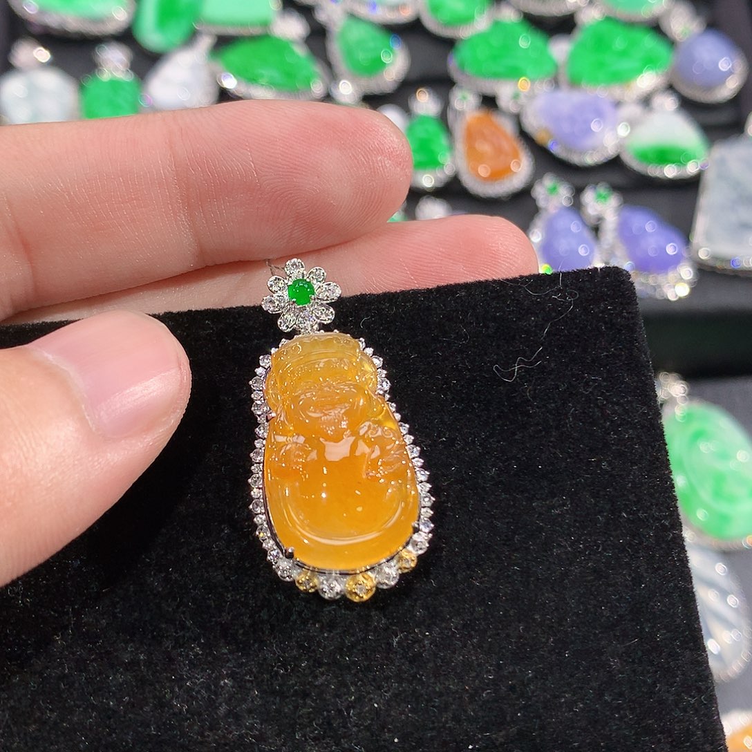 翡翠18K金镶嵌颈饰