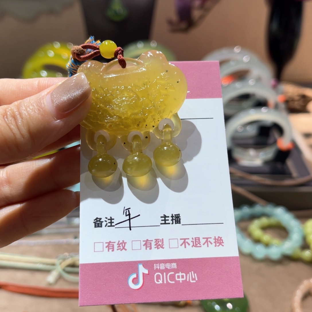 岫玉手镯未镶嵌年***?手镯