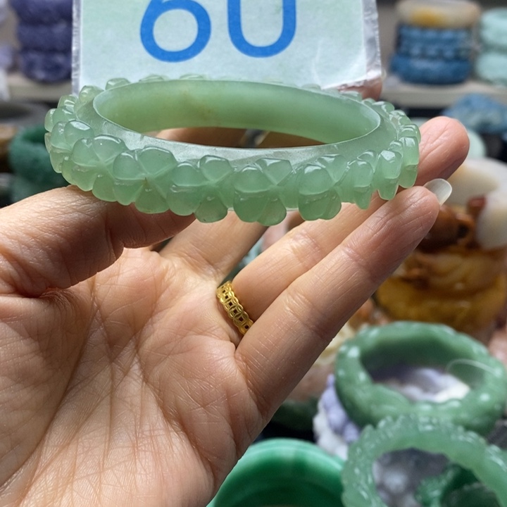 未镶嵌手镯石英岩玉