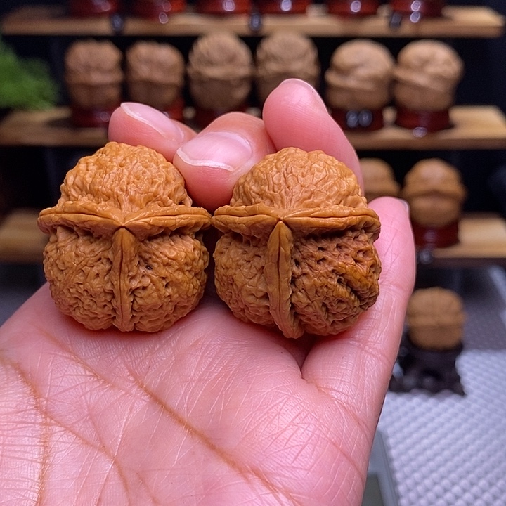 文玩核桃吊坠一道筋三棱15