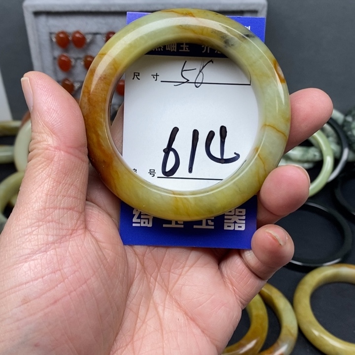 蛇纹石玉手镯未镶嵌