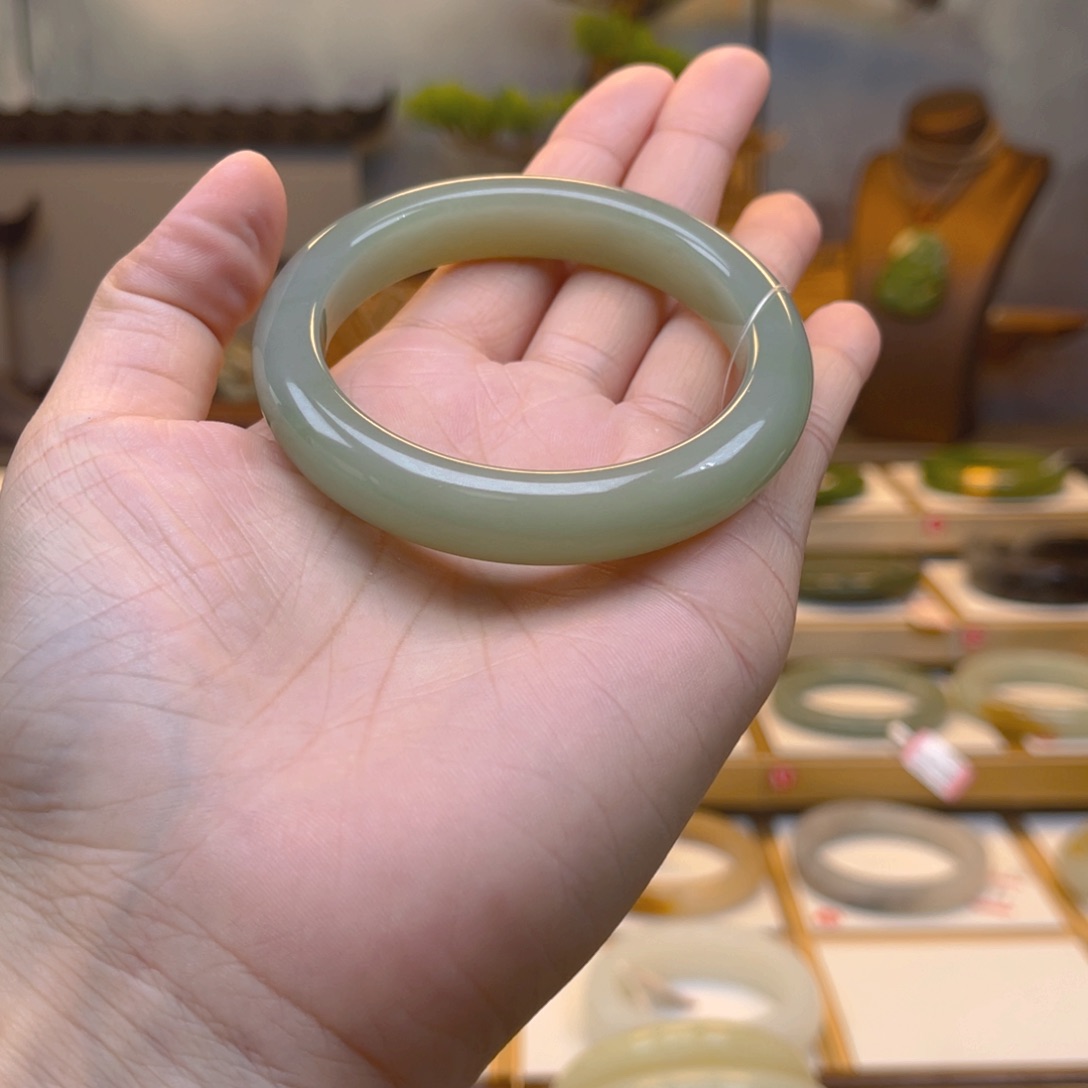 和田玉手镯未镶嵌7