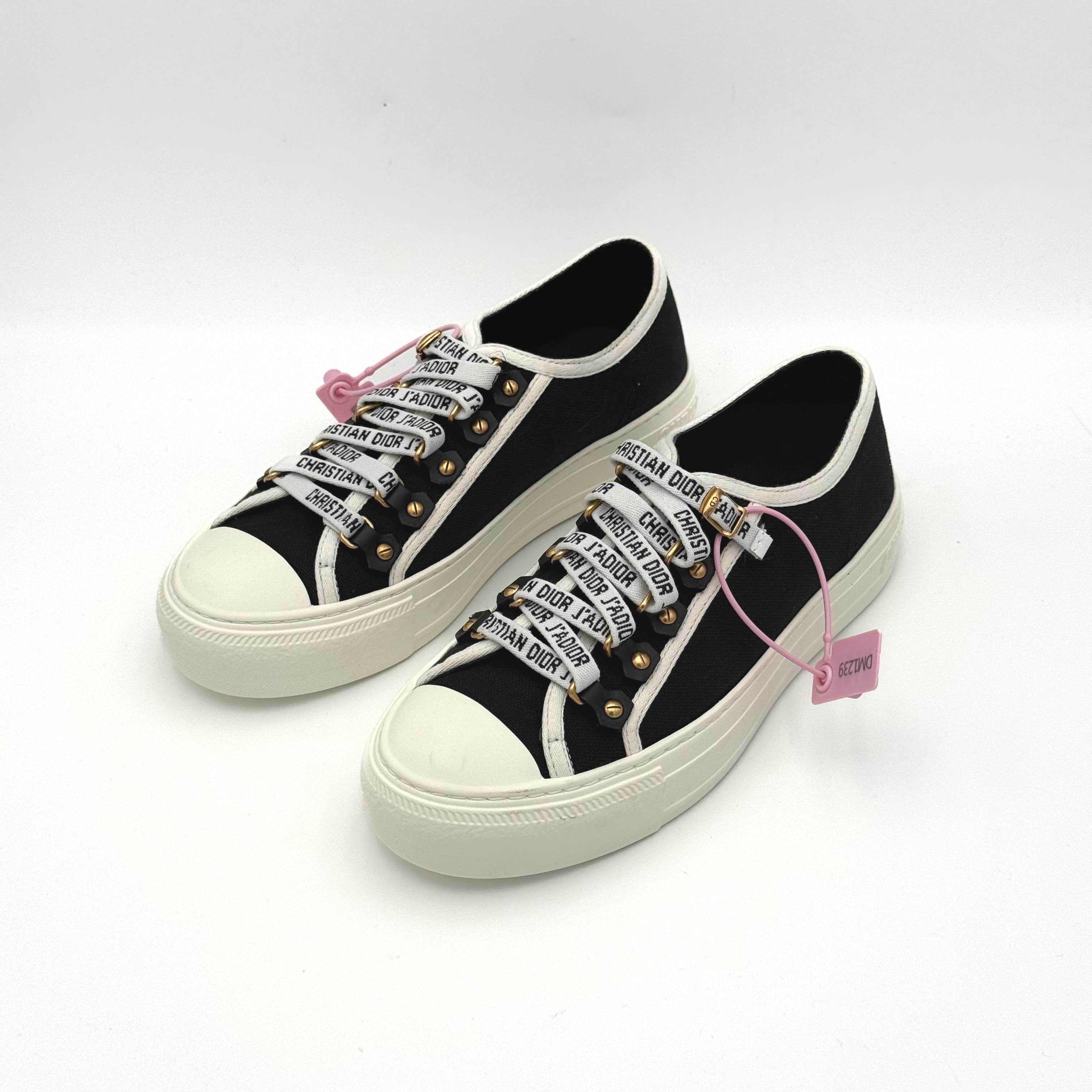 未使用 DIOR/迪奥 Walk'n'Dior 黑色鞋带标语板鞋/35码/DM1239