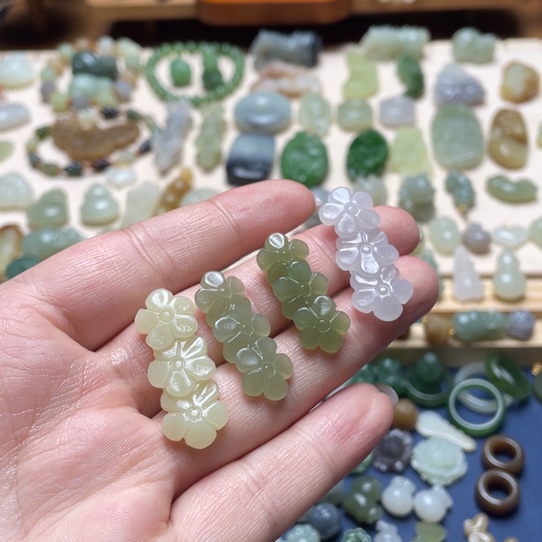 和田玉未镶嵌吊坠(不含链)一个