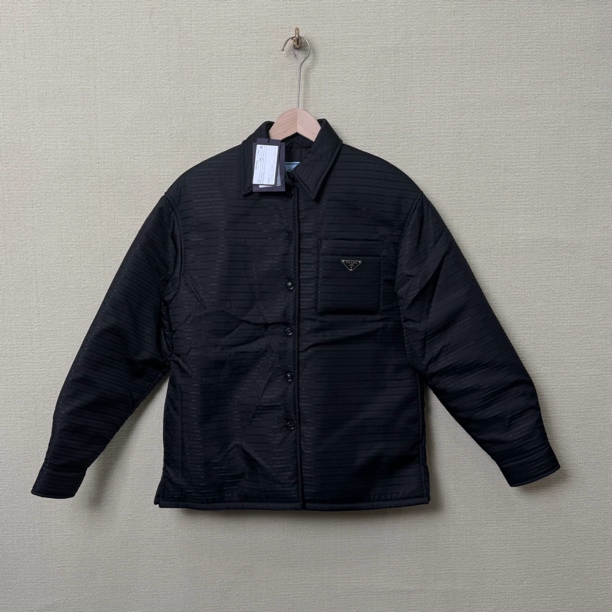 全新未使用 Prada/普拉达 满印翻领棉服/38码