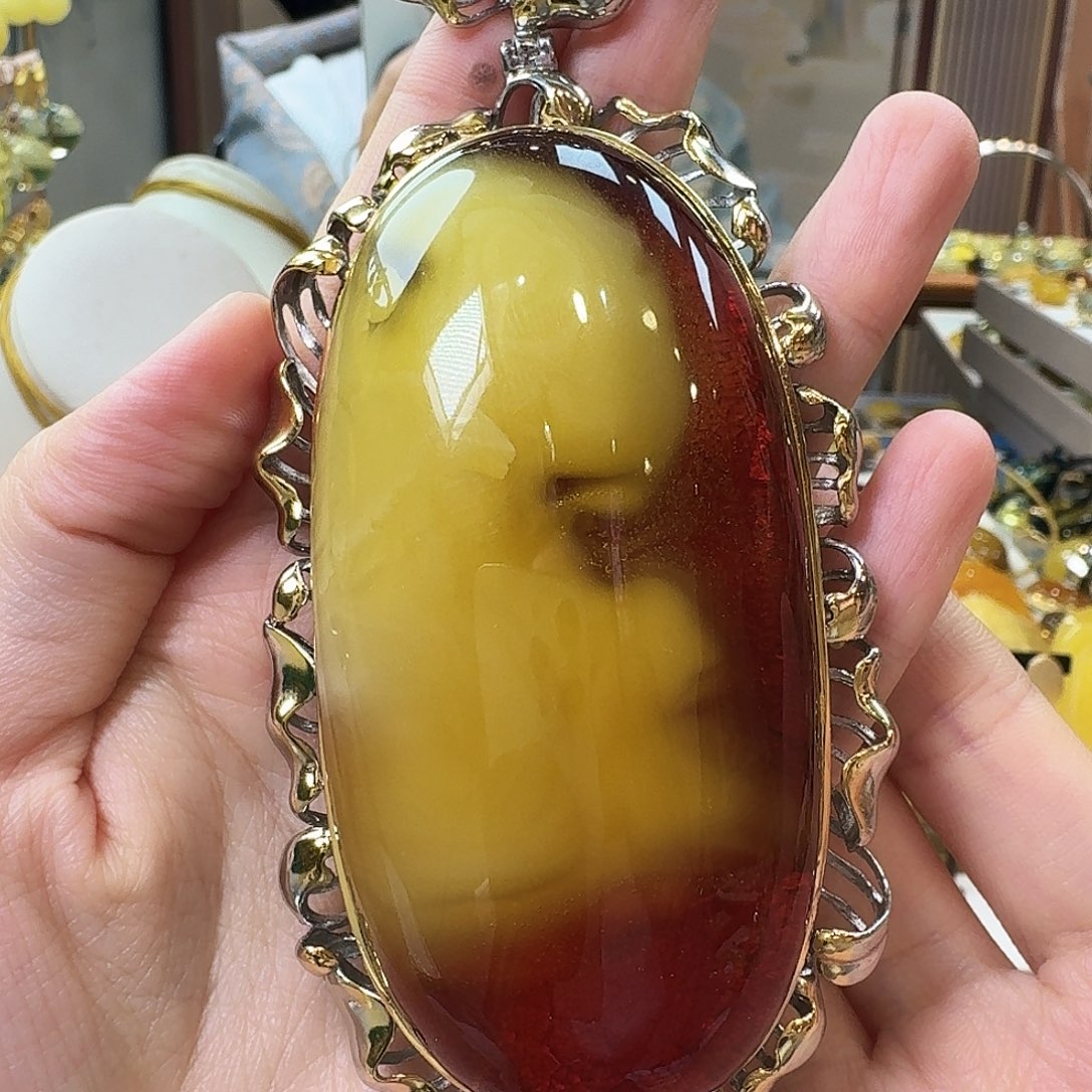 琥珀未镶嵌颈饰吊坠