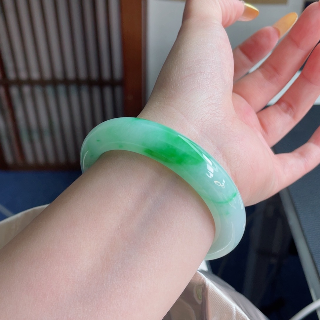 未镶嵌手镯翡翠53.6果绿飘辣绿 翠色欲滴 中万战斗机21号