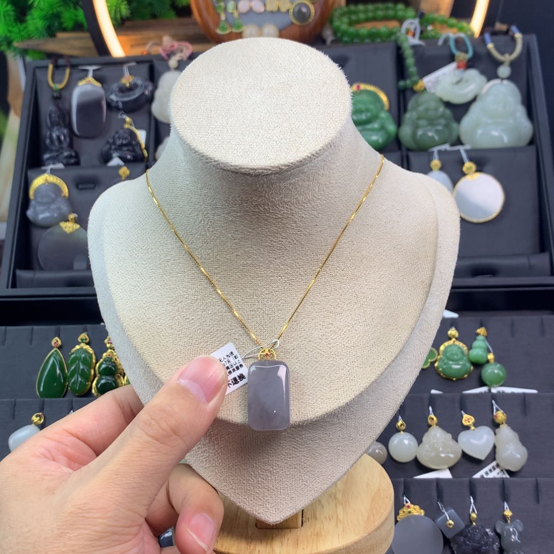 和田玉吊坠18K金镶嵌