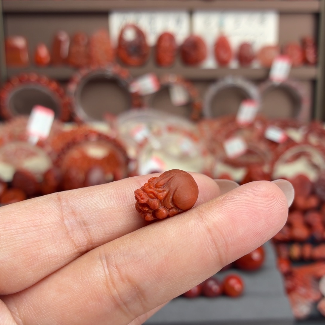 尘***花南红玛瑙未镶嵌颈饰貔貅