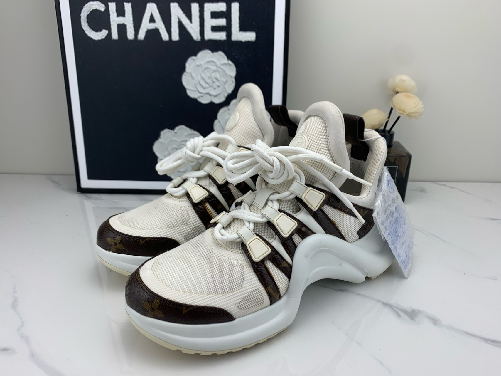 95新 LouisVuitton/路易威登 archlight 白色老花 38码/nn00075