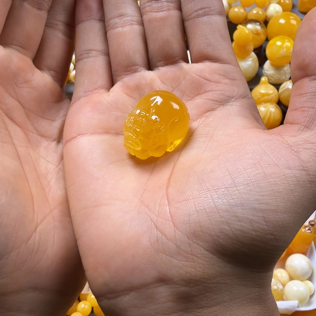 琥珀珠宝奇石未镶嵌