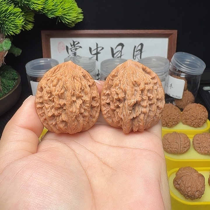 文玩核桃吊坠麦虎41