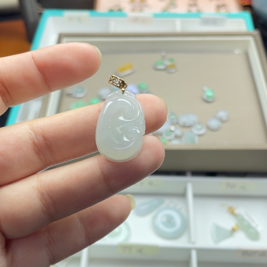 翡翠未镶嵌颈饰111