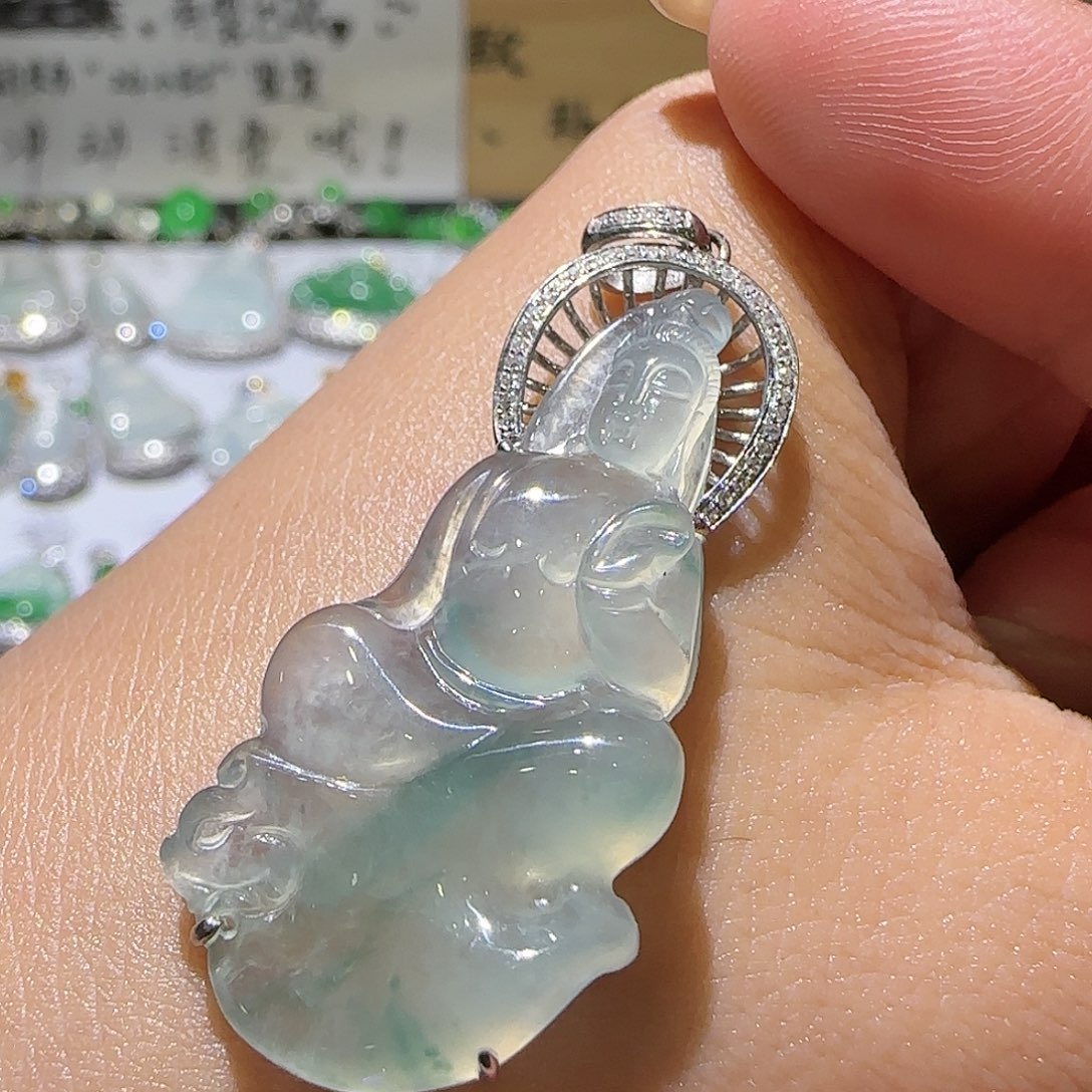 【闪购商品】颈饰18K金镶嵌翡翠天然