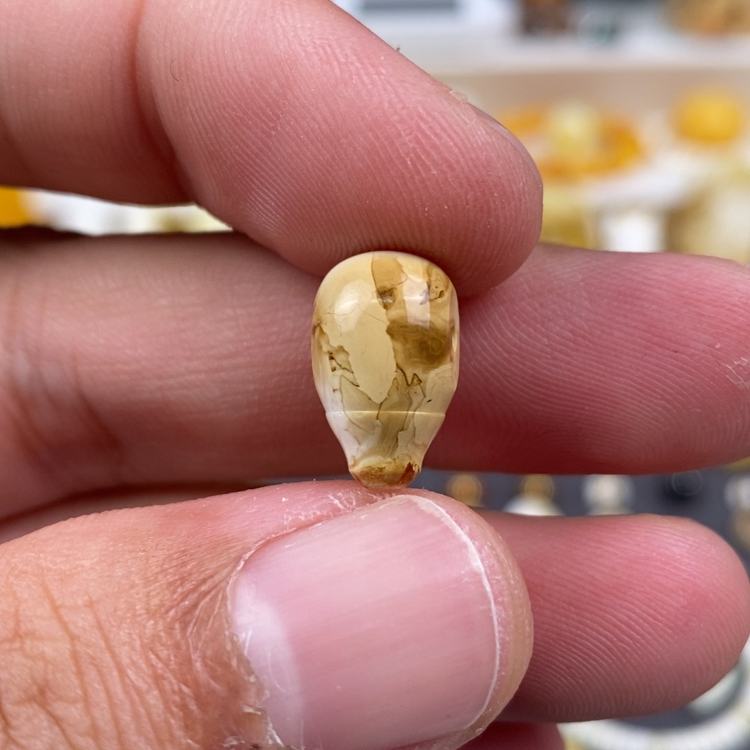 琥珀裸石未镶嵌配饰三通尺寸8.7