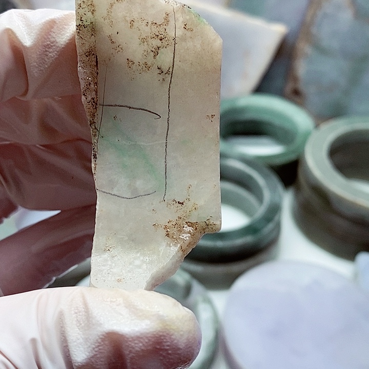 翡翠颈饰未镶嵌缅甸翡翠A货边角