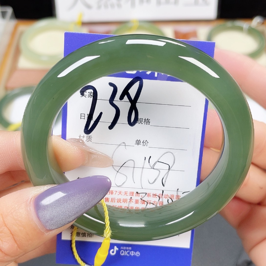 和田玉手镯未镶嵌