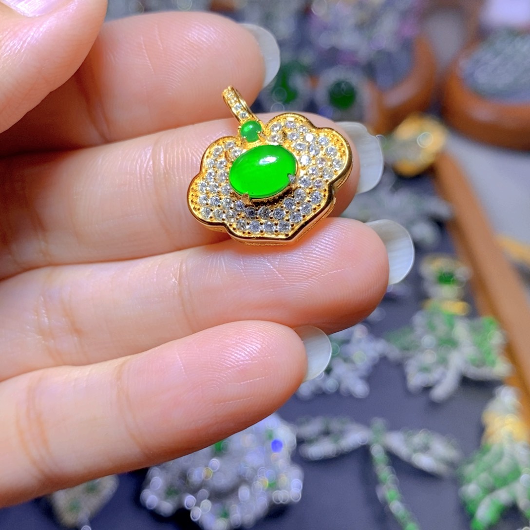 翡翠颈饰银S925镶嵌天然翡翠