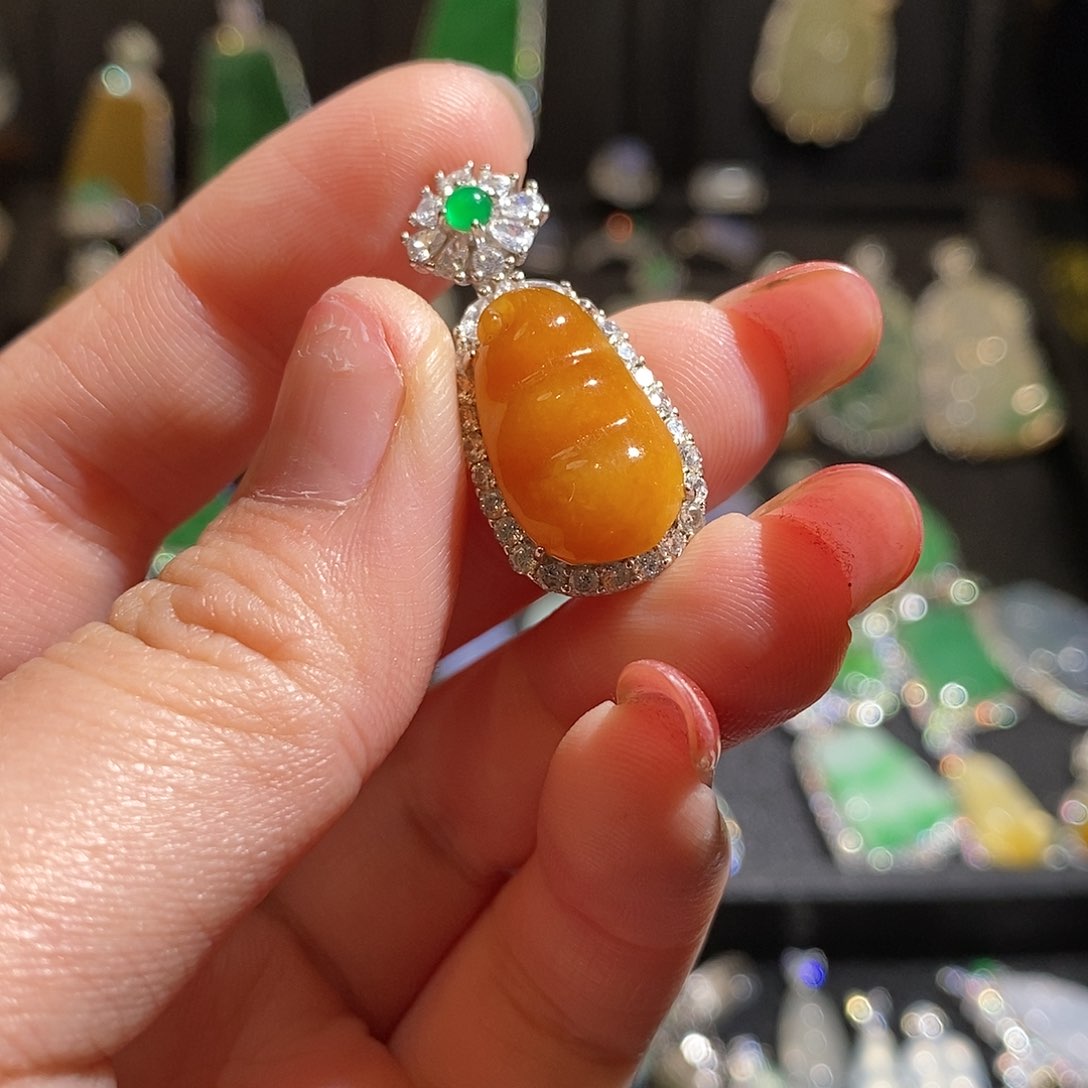 颈饰银S925镶嵌翡翠大****行天然翡翠