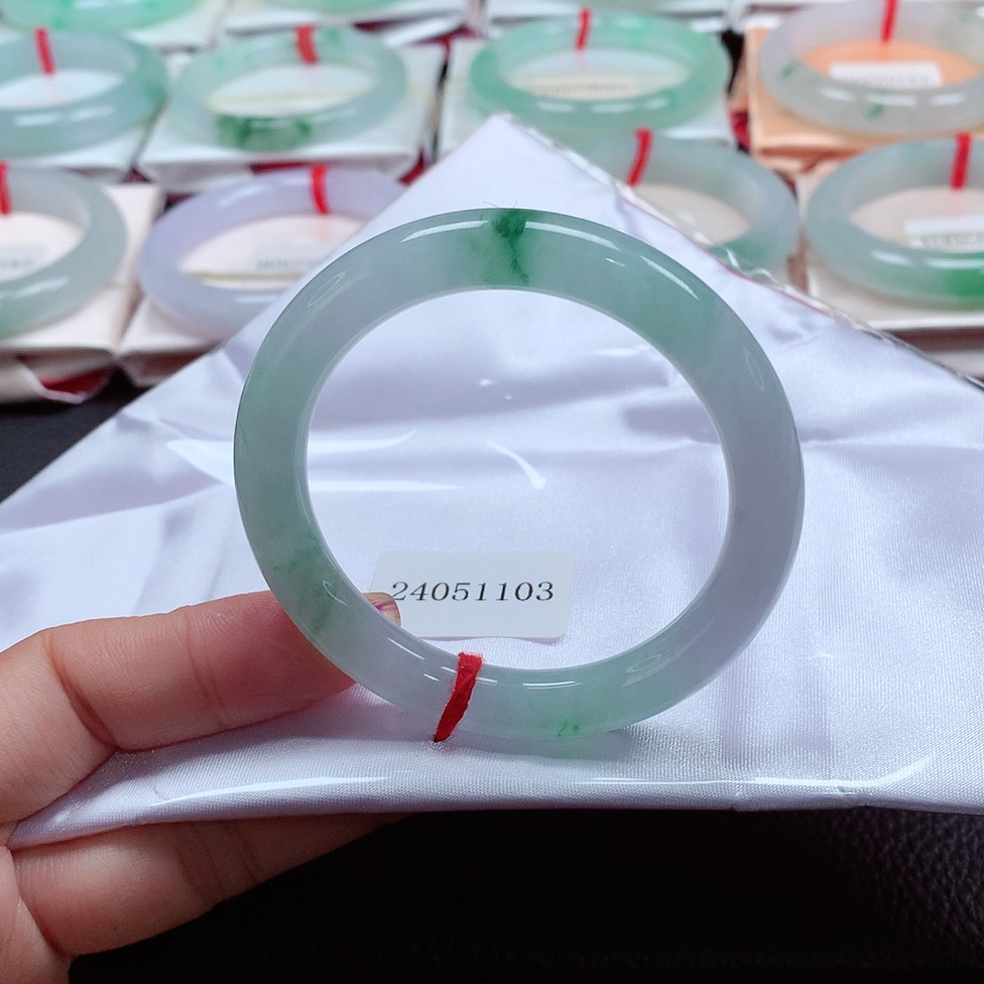 翡翠手镯（圆镯）未镶嵌