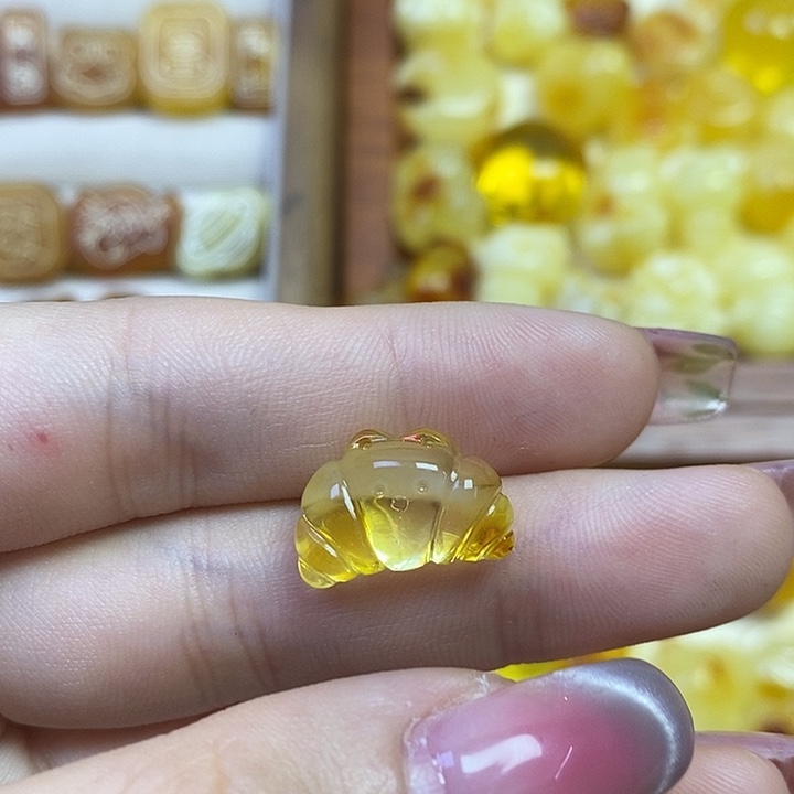 吊坠橄榄核牛角包