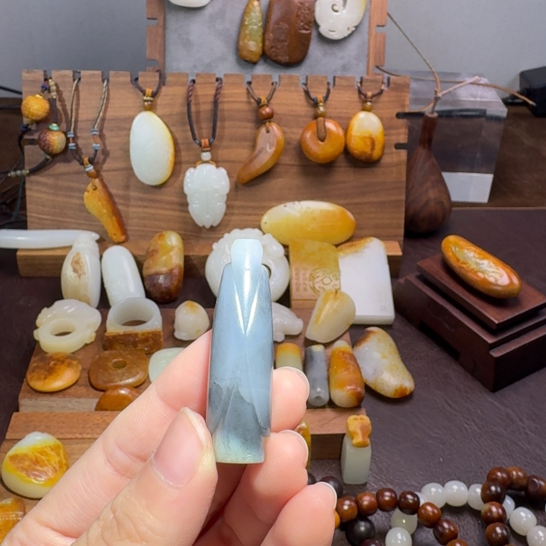 和田玉颈饰未镶嵌