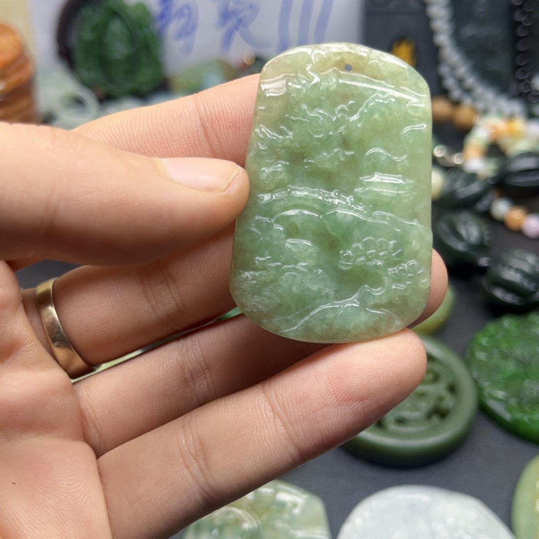 翡翠颈饰未镶嵌翡翠