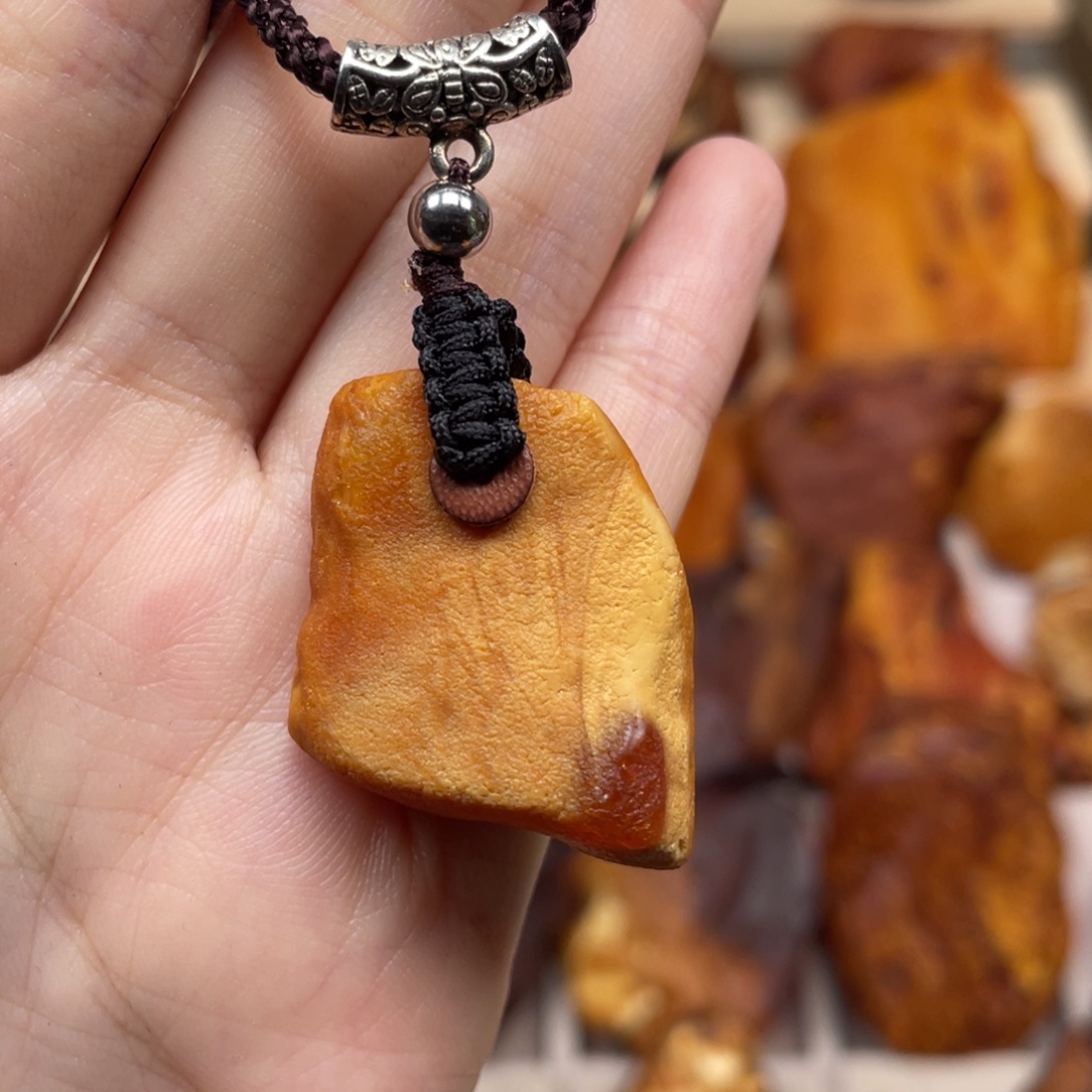 未镶嵌琥珀珠宝奇石